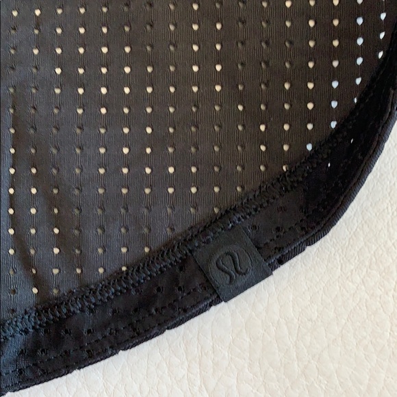 Black mesh lululemon workout tank, 2 button snap - Picture 3 of 5